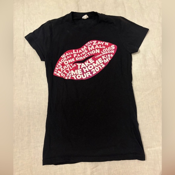 Y2K lips cropped baby tee One Direction 1D tour shirt small - Picture 1 of 6